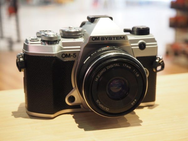 OM SYSTEM OM-5 Body & 17mm F1.8 Lens OM SYSTEM OM-5 Body & 17mm F1.8 Lens