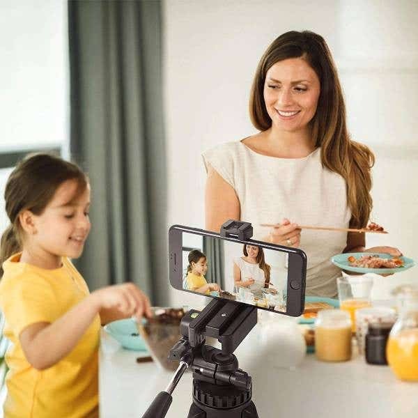 Gizomos G100 Tripod - With Built in Phone Holder - Plaza Cameras 2 Gizomos G100 Tripod - With Built in Phone Holder - Plaza Cameras